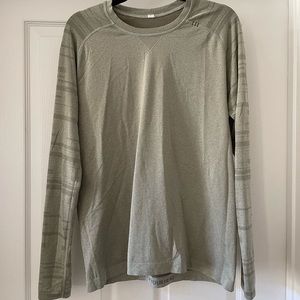 LuluLemon metal vent tech long sleeve shirt